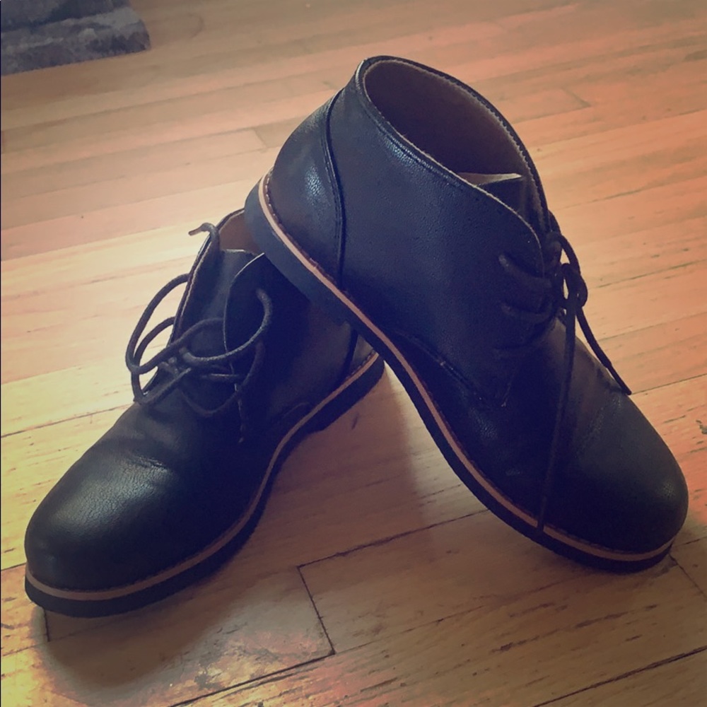 Boys shoes